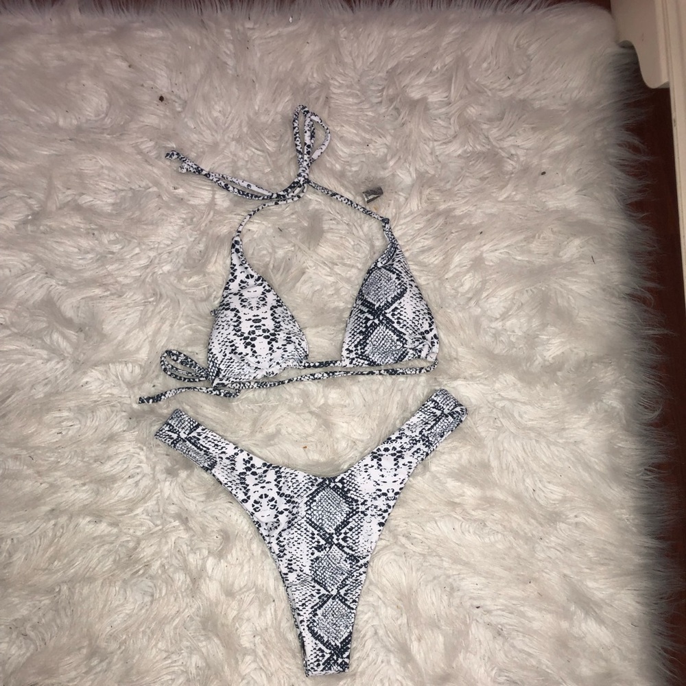 Bikini - Picture 3 of 5